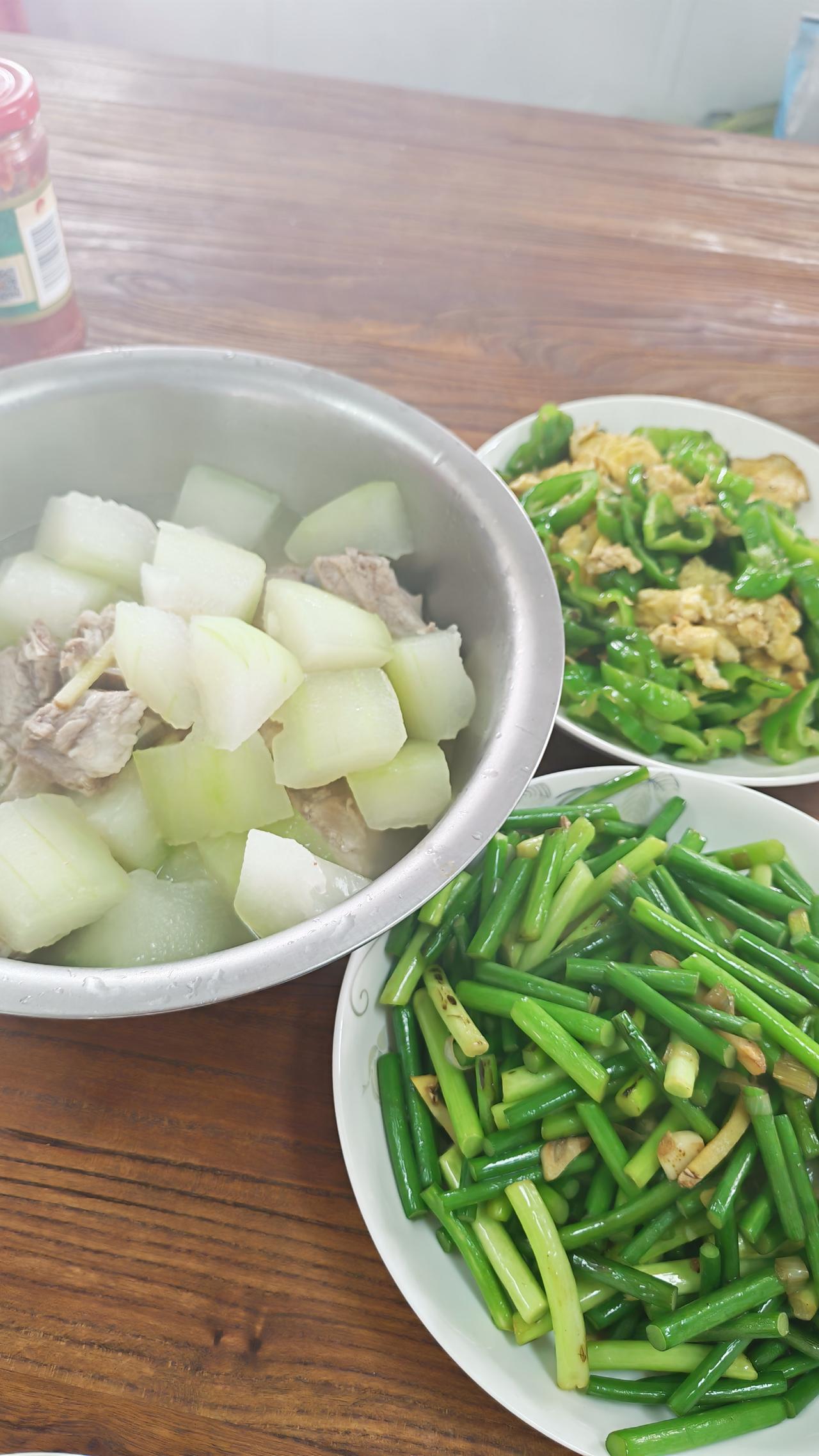 身为船长，下厨也是日常！简单三菜，凑齐一顿家常饭
人在江湖，技能总得拉满。
又是