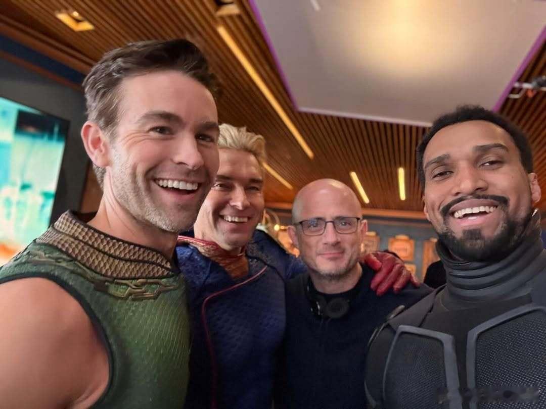 亚马逊晒 黑袍纠察队 最终季片场照，最终季正在加拿大拍摄中！ 