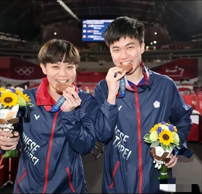 伦敦赛四强格局太颠覆！
国乒女线遇考，中国台北双星藏惊喜
 
WTT伦敦赛四强名