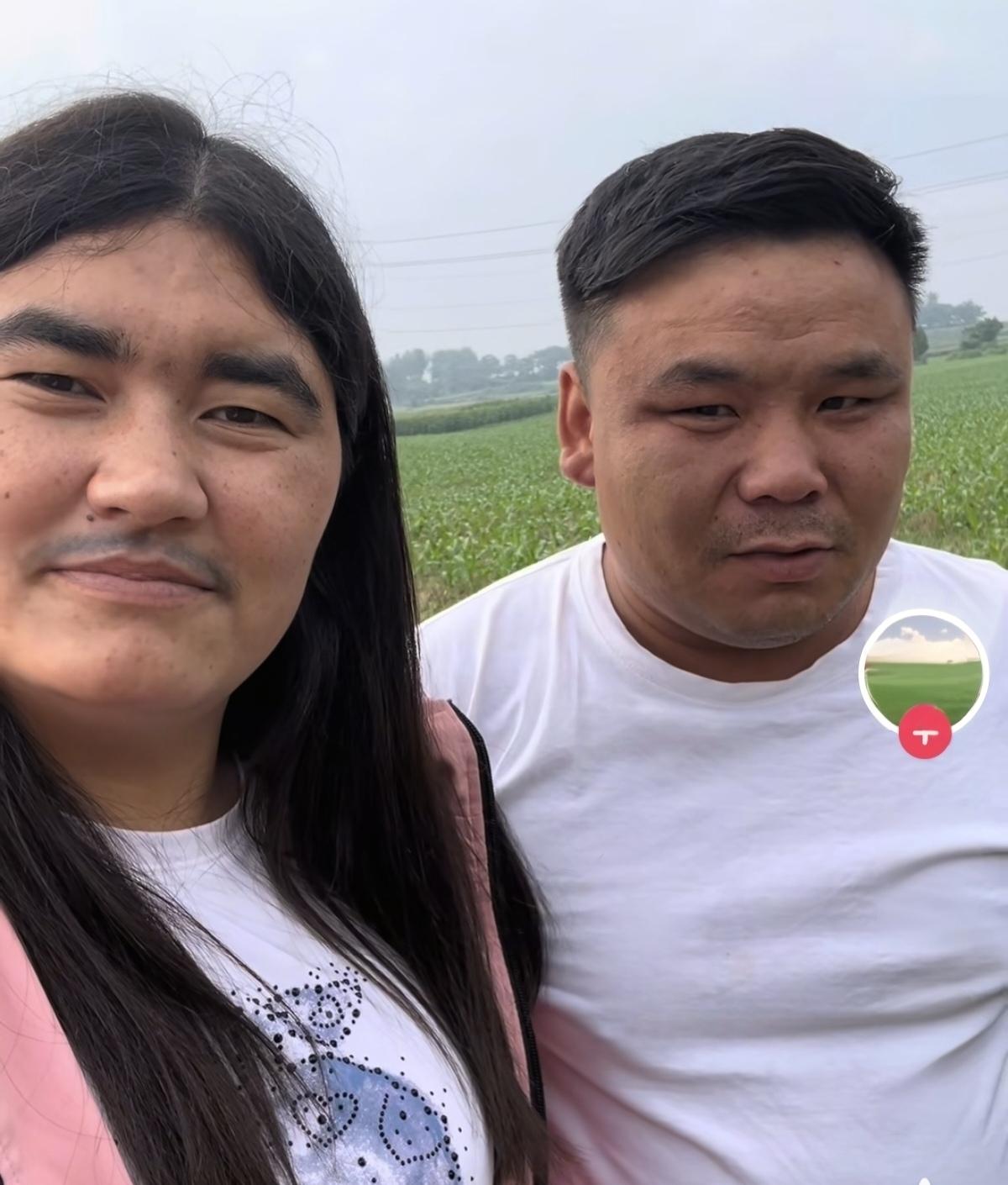新疆古丽远嫁河南，哪个是古丽，哪个是河南小伙，我真分不清。
见识过无数古丽，都是