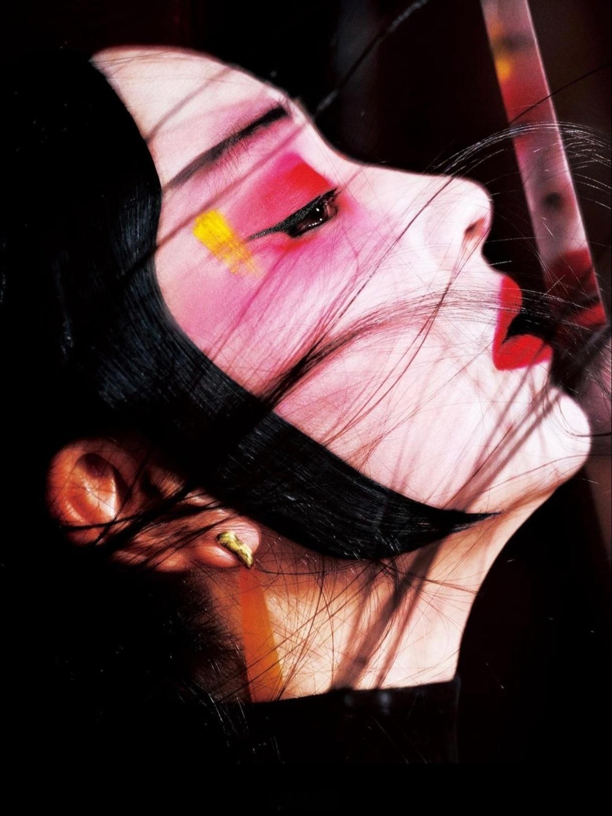 我认为我们的戏曲是有能够孕育本土drag queen的文化基因的。记得大学里有次