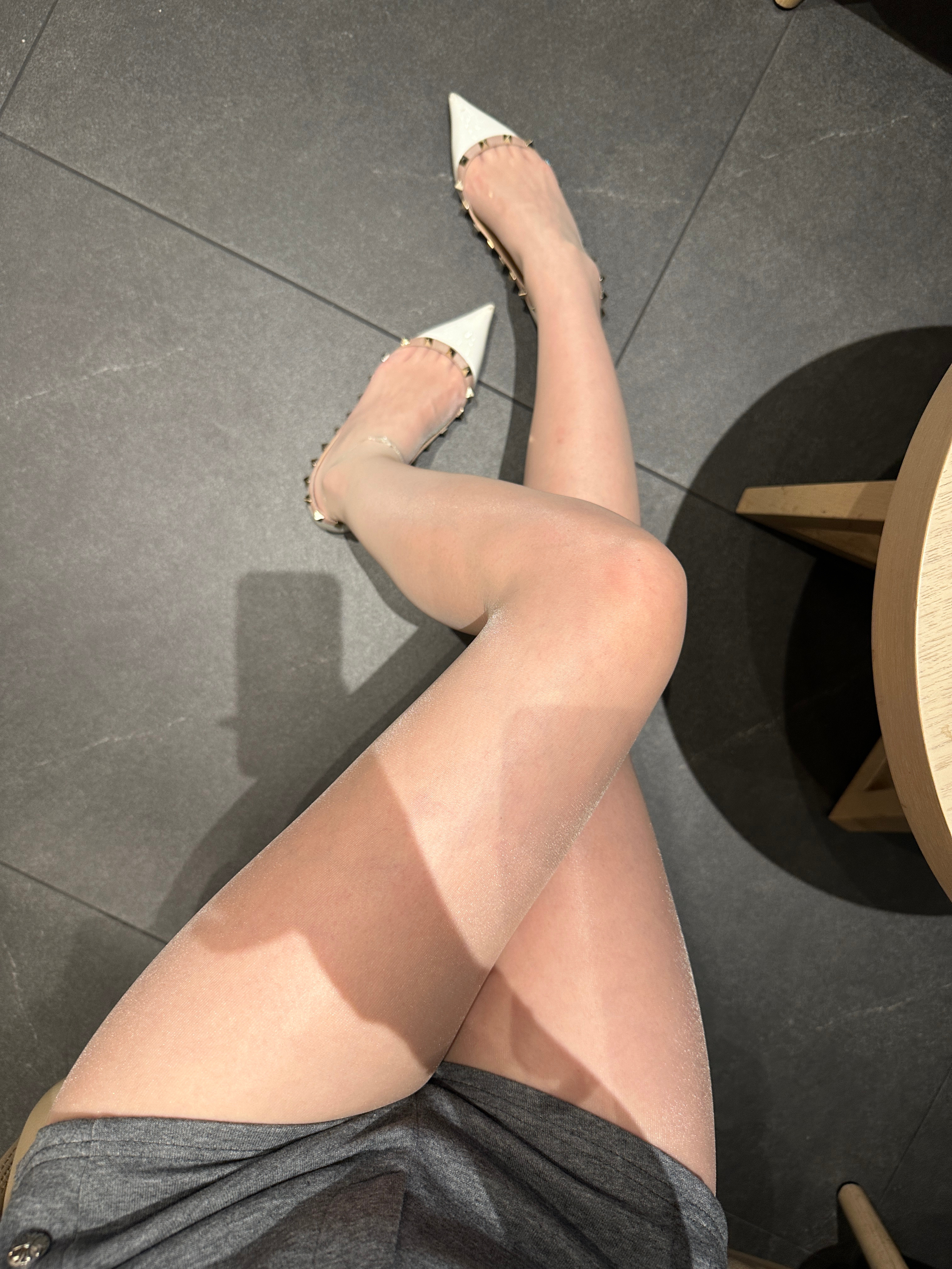 碰个杯吧涞觅润丝今天穿什么夏日穿搭