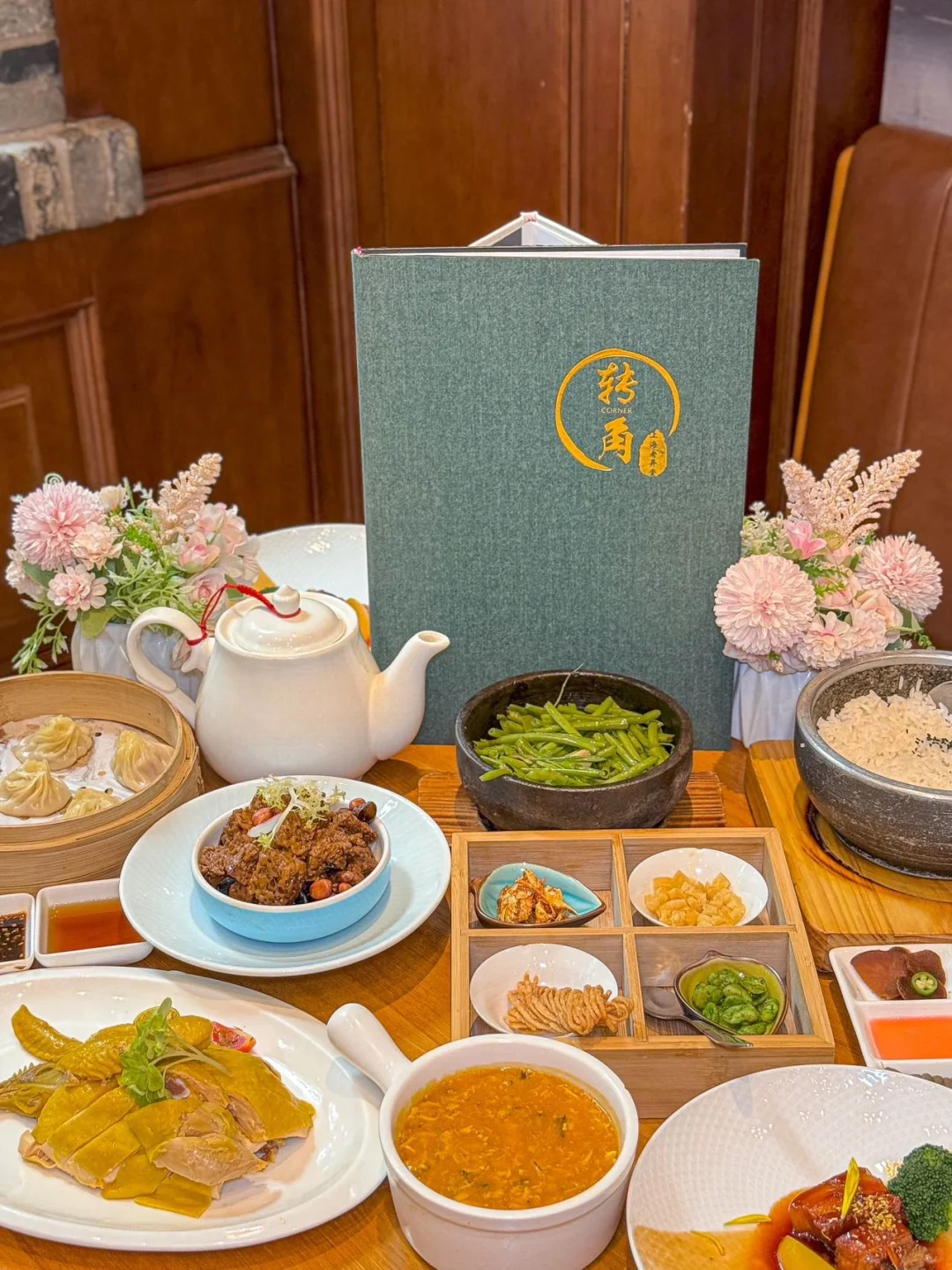 在热闹的淮海路上，有这么一家热闹非常、老上海风味十足的餐厅- 🏮竹林...