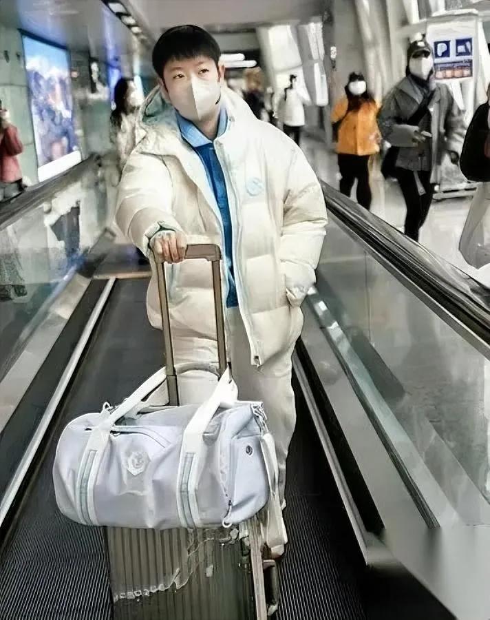 孙颖莎的孤独感谁懂？

曾经的团宠如今被架在火上烤。巴奥时她是刘国梁看中、李隼照