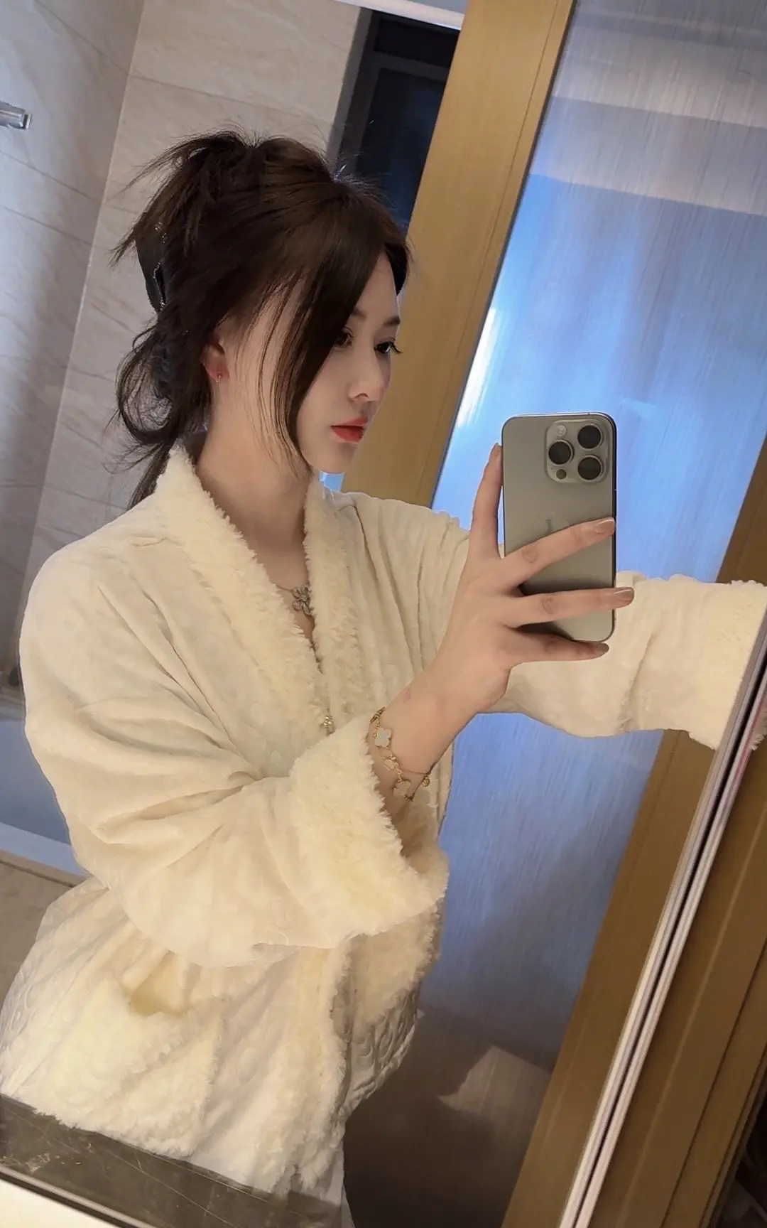 又要跨年了，不说恭喜发财了，祝你们少些辛苦多些幸福，我亲爱的朋友们