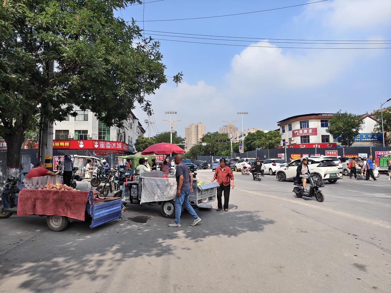 这次回老家临猗，我发现运城市临猗县好多条街都不通，那些用铁皮围起来的，里面都在挖