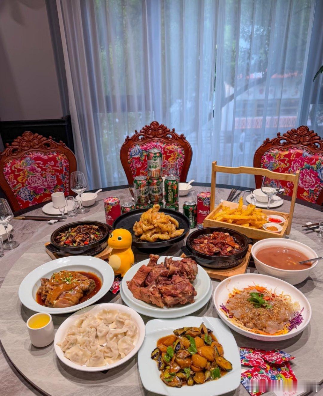 东北菜一上桌年味就来了 东北人的年夜饭是不是必须有饺子呀，然后大锅炖，以前在北方