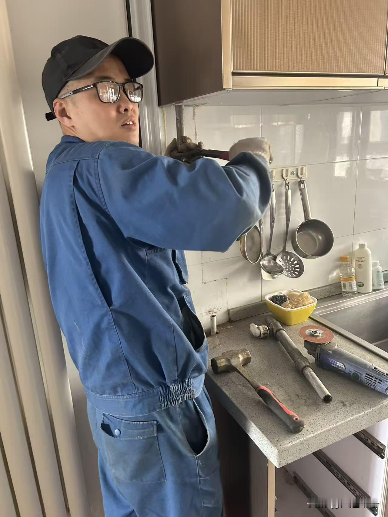 免费，我家换完水线和水表了！

4 月 9 日，相关部门已经把我家水线和水表一起