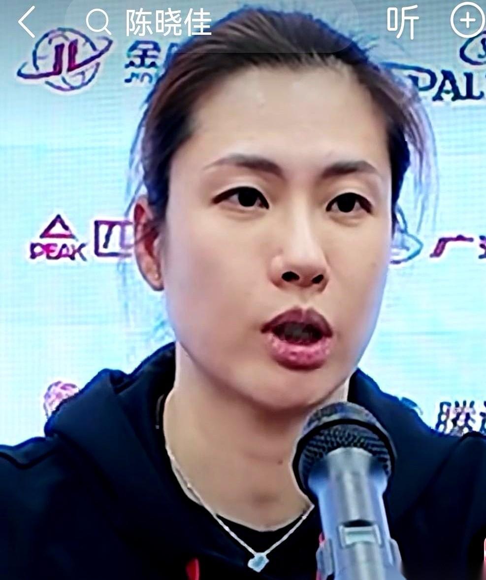 江苏女篮，曾经那支谁碰上都得脱层皮的硬骨头，刚刚，输给了连核心刘禹彤都没上的上海