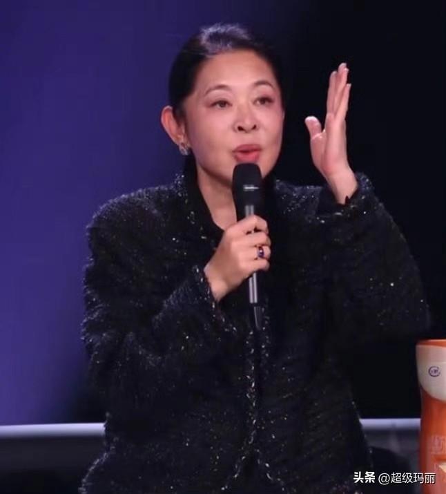 🙋‍♀️有个提议，别淘汰代斯了，今天可以先淘汰倪萍，明天淘汰杜华[奸笑]