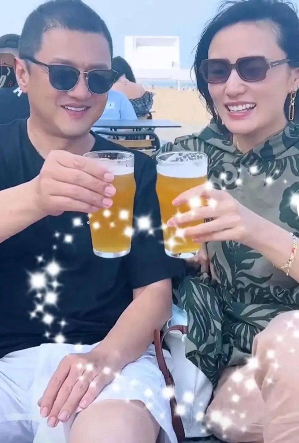 李亚鹏表示，在他最艰难的时刻，金喜一直陪伴着他，他感到非常幸运能够娶到她，有她这