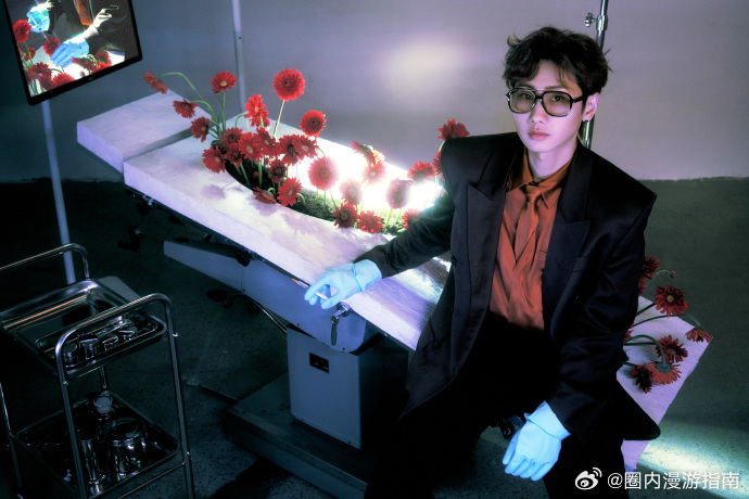 汪苏泷鲜花主刀医生 不得不说，能把手术室场景拍得这么浪漫温柔的，还得是汪苏泷 