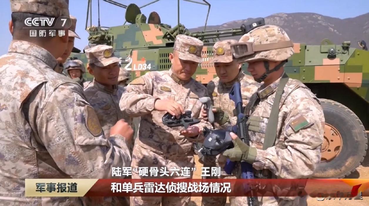注意步兵战车的炮塔，明显也开始“加棚”。
不得不说，俄乌战争两年来，一系列的经验
