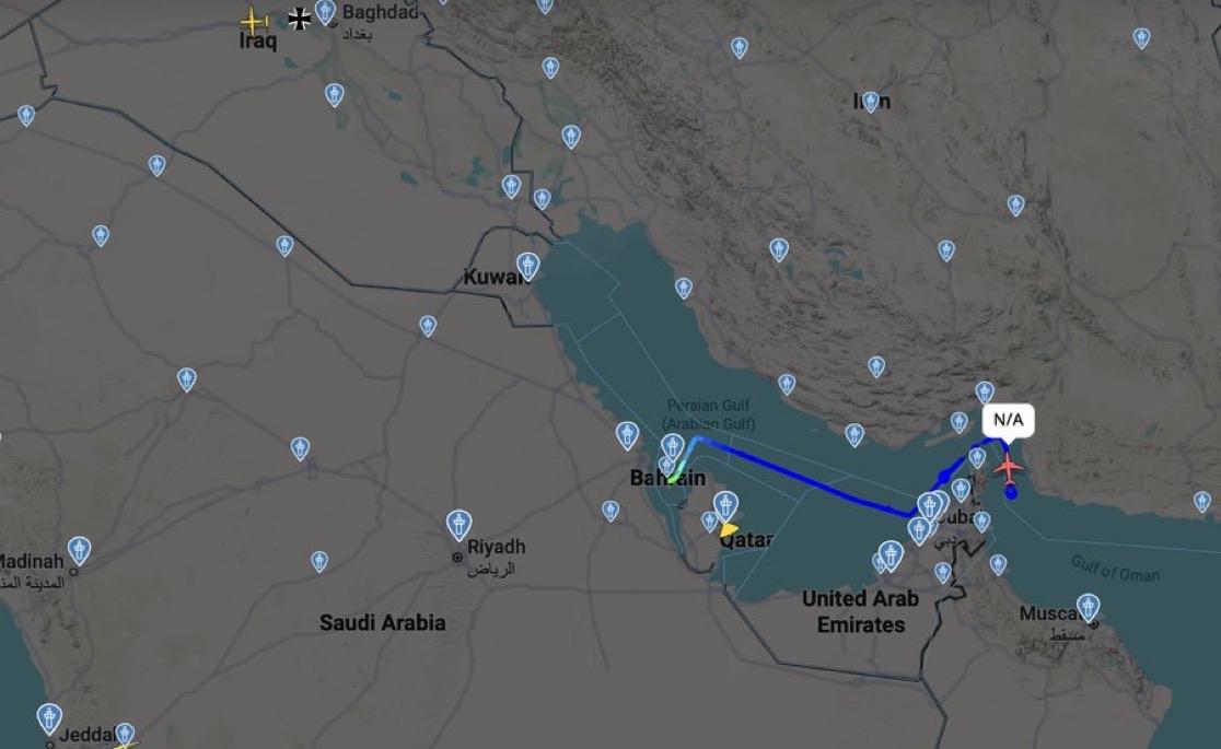 今晚，美国空军P-8海神侦察机在波斯湾上空近距离观察伊朗南部，接替了一整天飞行的