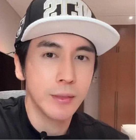 张伦硕声援风波升级！把抵制毒贩模糊成网暴，钟丽缇评论区沦陷

 
今年八月，网络