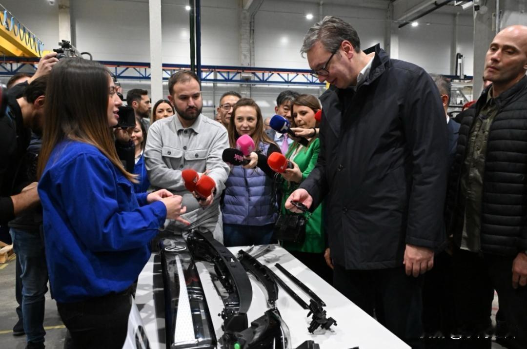 武契奇实在是太惨了！塞尔维亚唯一的潘切沃炼油厂，当初就是因为没资金没技术，才无奈