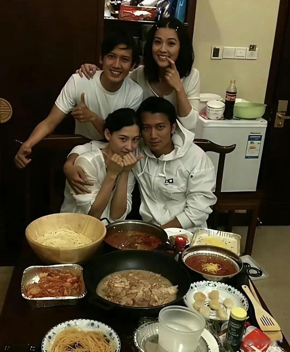 2010年8月的一天，阿Sa去谢霆锋和张柏芝家做客，度过了一个特别温馨的夜晚。当