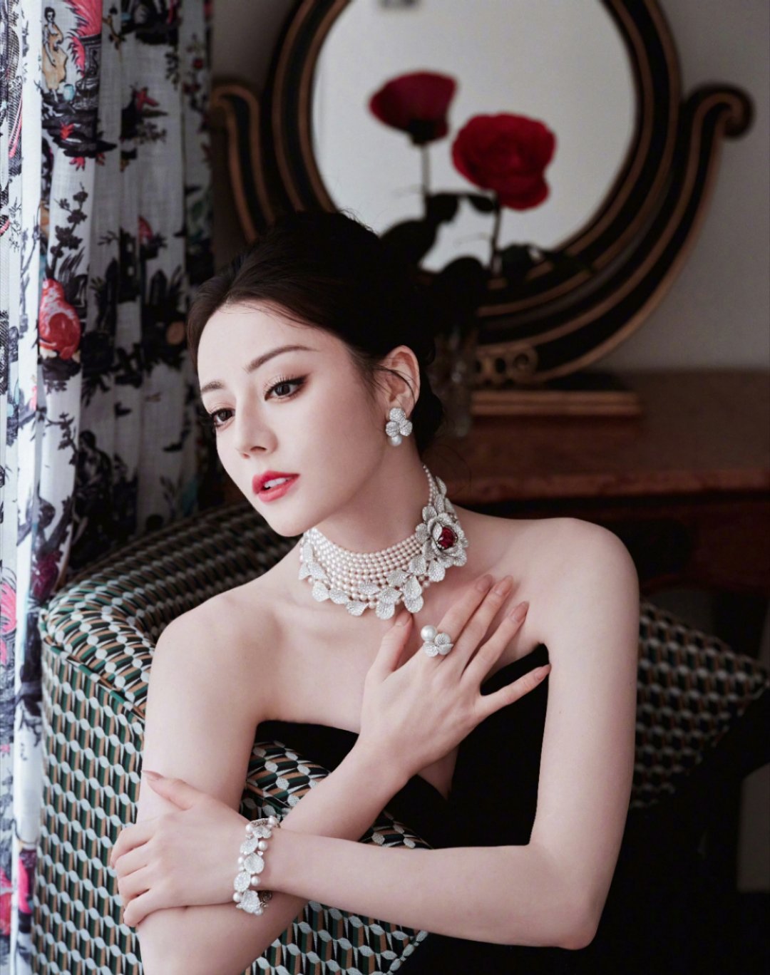 迪丽热巴[超话]迪丽热巴益起来 dlrb每日一善传承中华美德，培养民族精神，是全