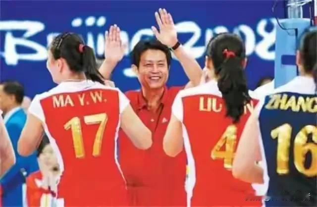 你见过女排所有比赛还没结束就夺冠军，颁奖杯🏆升国旗，奏国歌这样稀奇的事吗？
你