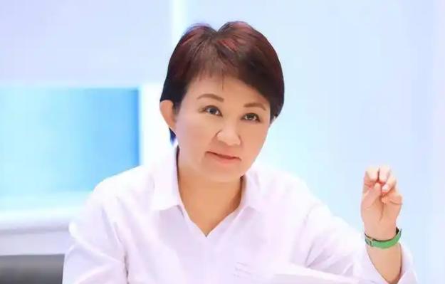 台中市长卢秀燕正式宣布

6月23日，针对台中市敬老爱心卡，被多数市民吐槽不好用