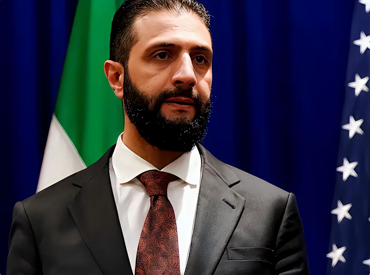 叙利亚总统宣布：最后一辆美军车辆已撤离，东北部不再有外国基地 ！结束了长达11年