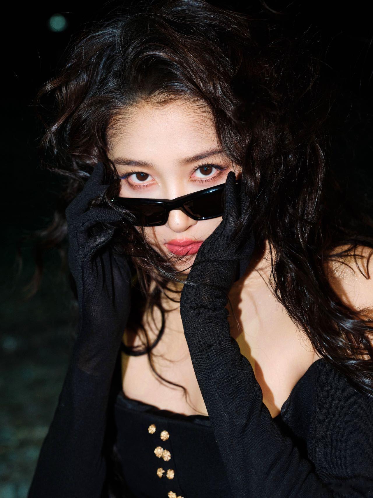 关晓彤造型正常了 关晓彤这次两套造型都很在线，尤其是第二套，简单却不普通！终于看