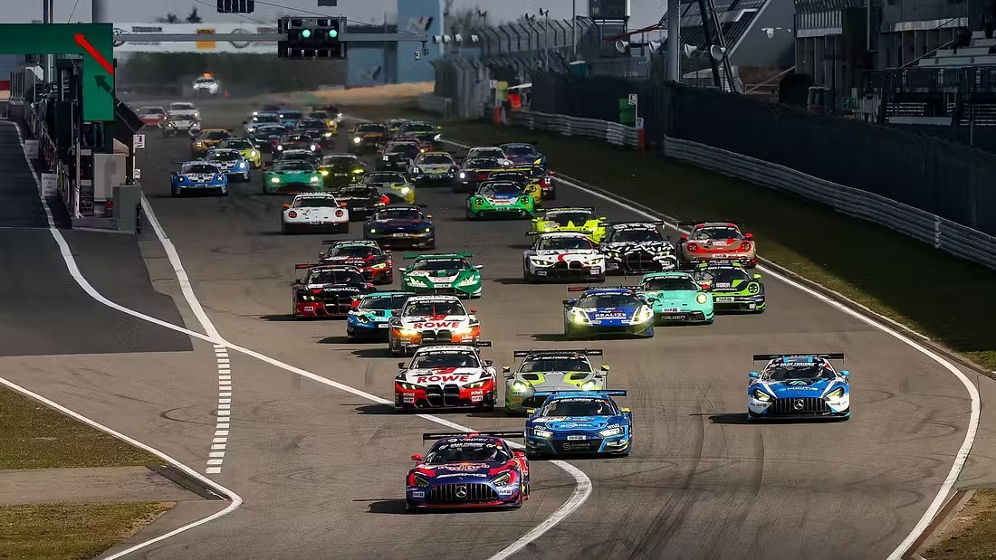 据AMus报道，今年纽博格林24小时赛事门票已经售罄，这是2019年以来的首次f