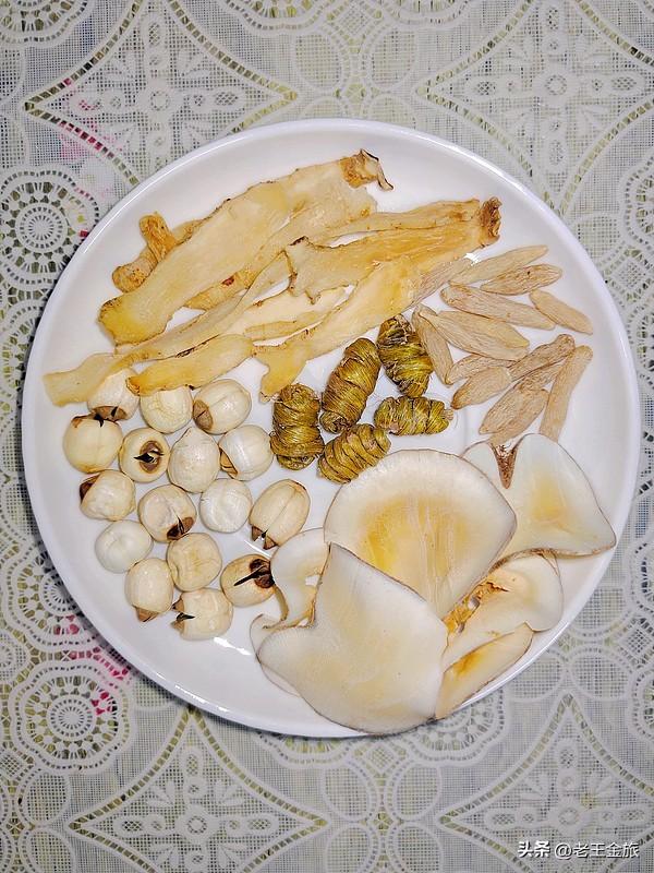夏日生活打卡季 夏日进入倒计时，明日就立秋啦！虽说不是迷信，但立秋前一天有些讲究