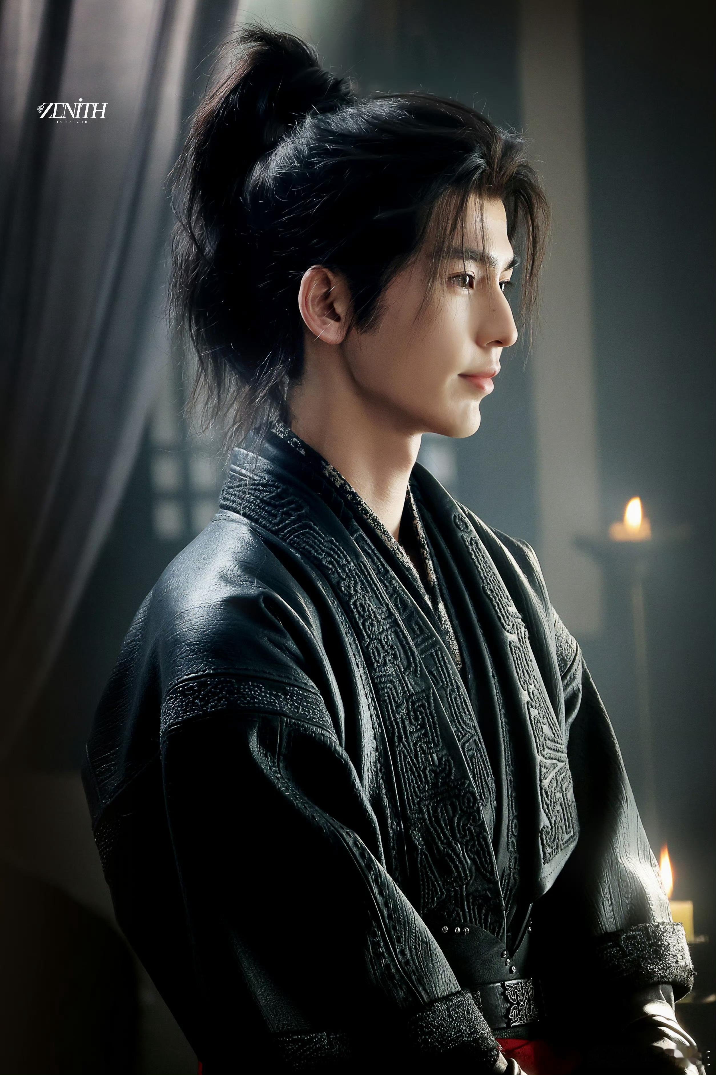 《归鸾》定妆第一天，萧厉出了一堆神图啊，眉眼真的太犀利了。张凌赫萧厉