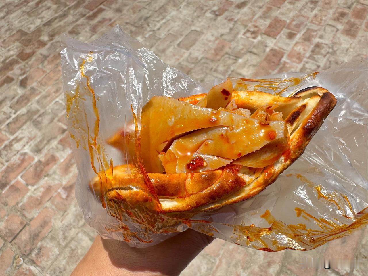 饼子夹碗团，美得很！