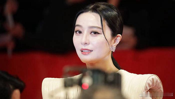 范冰冰被追债6700万元这么从一开始的范冰冰范丞丞现在只有范冰冰[允悲]范冰冰怎