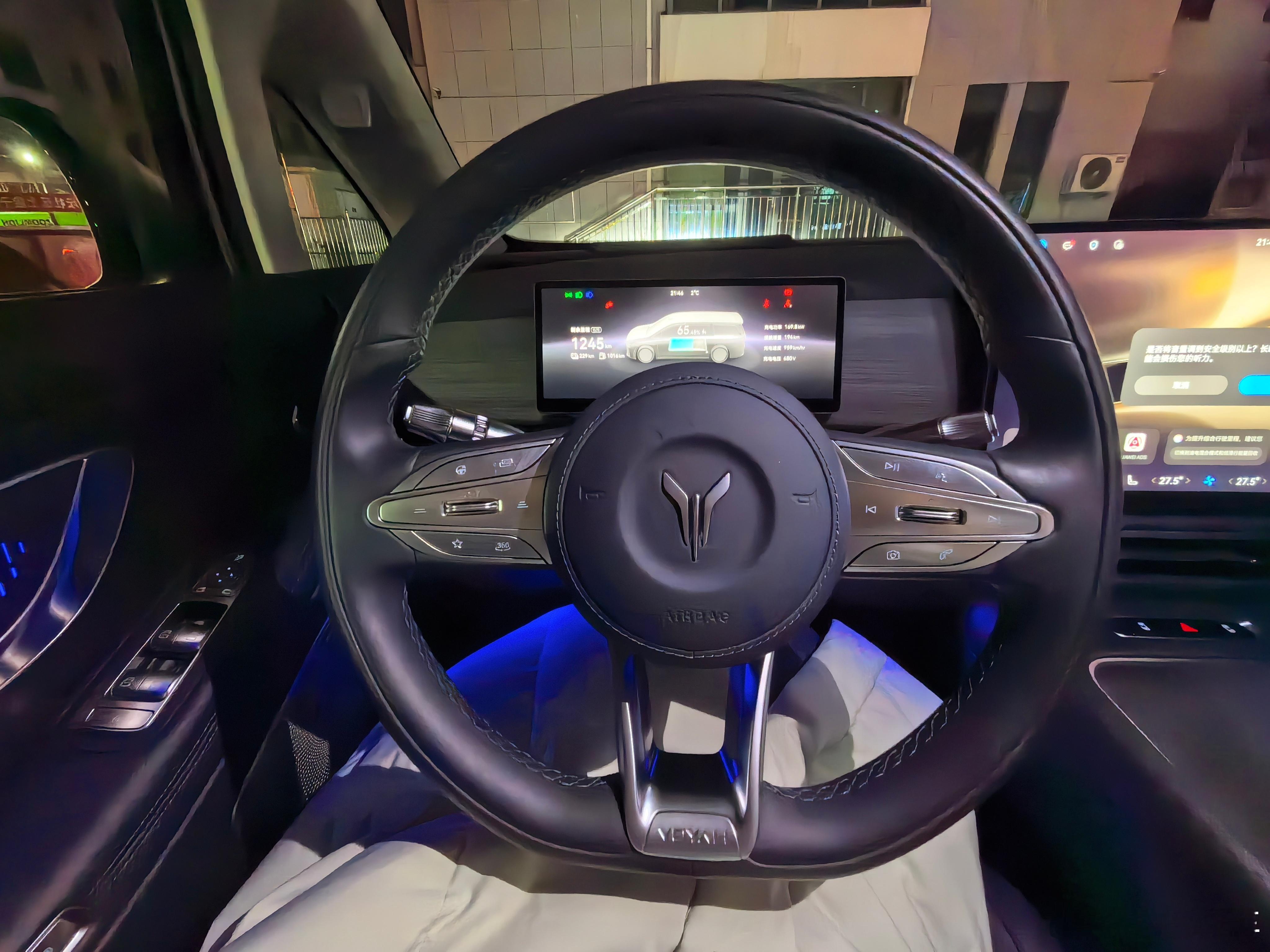 来给岚图梦想家充点电，明天开着它赶山东大集说实话这车是真好开，赶大集首选没毛病，