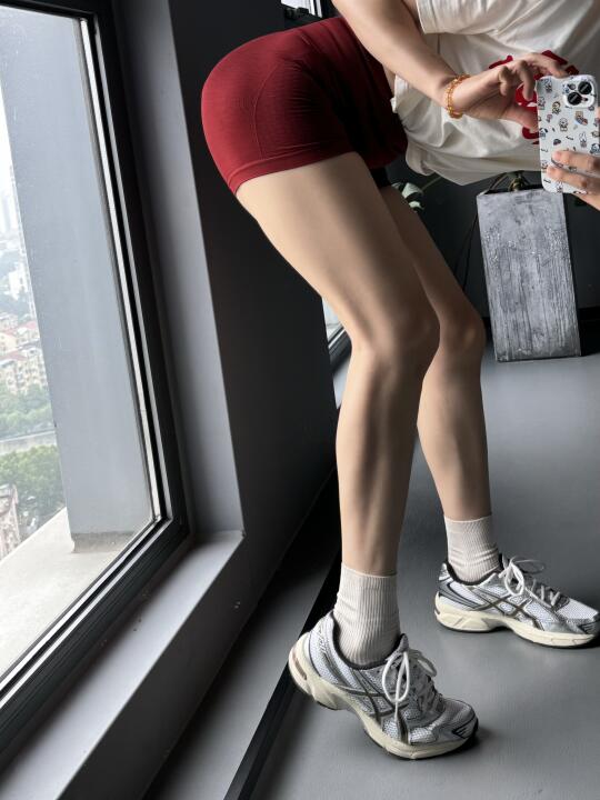 腿部线条我真的会爱