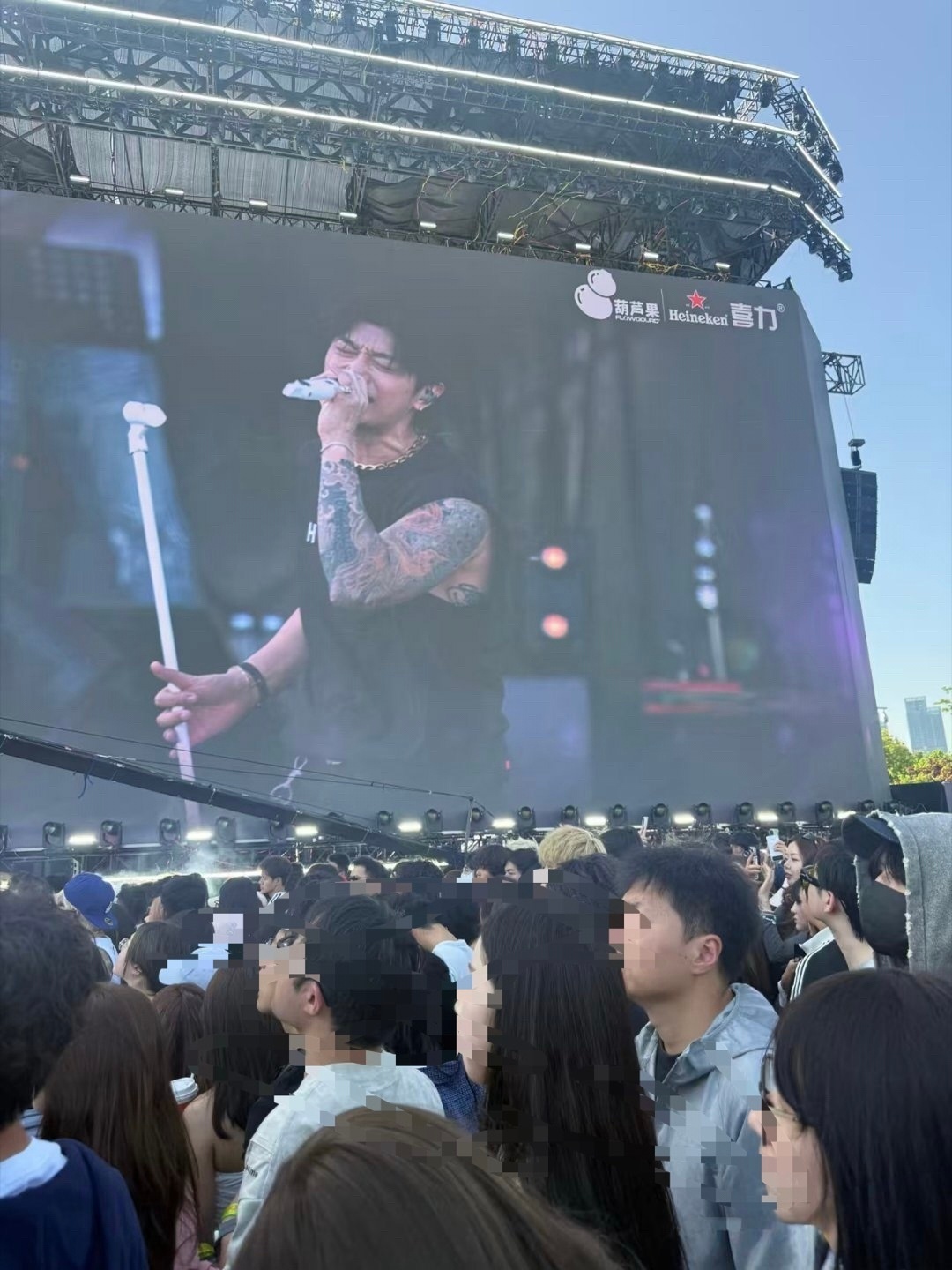 张桂源去音乐节了 