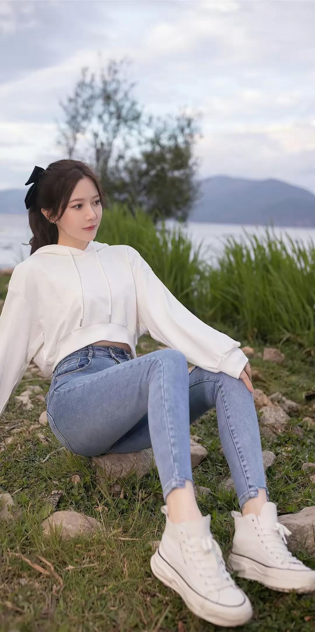 牛仔裤女郎，美若天仙