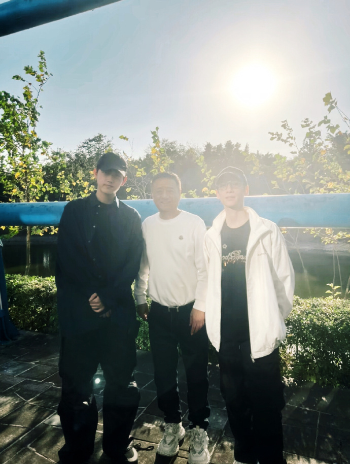 陈飞宇罗云熙合影陈飞宇、罗云熙新合照！能看出来两人状态都很好~期待两人合作的《皓