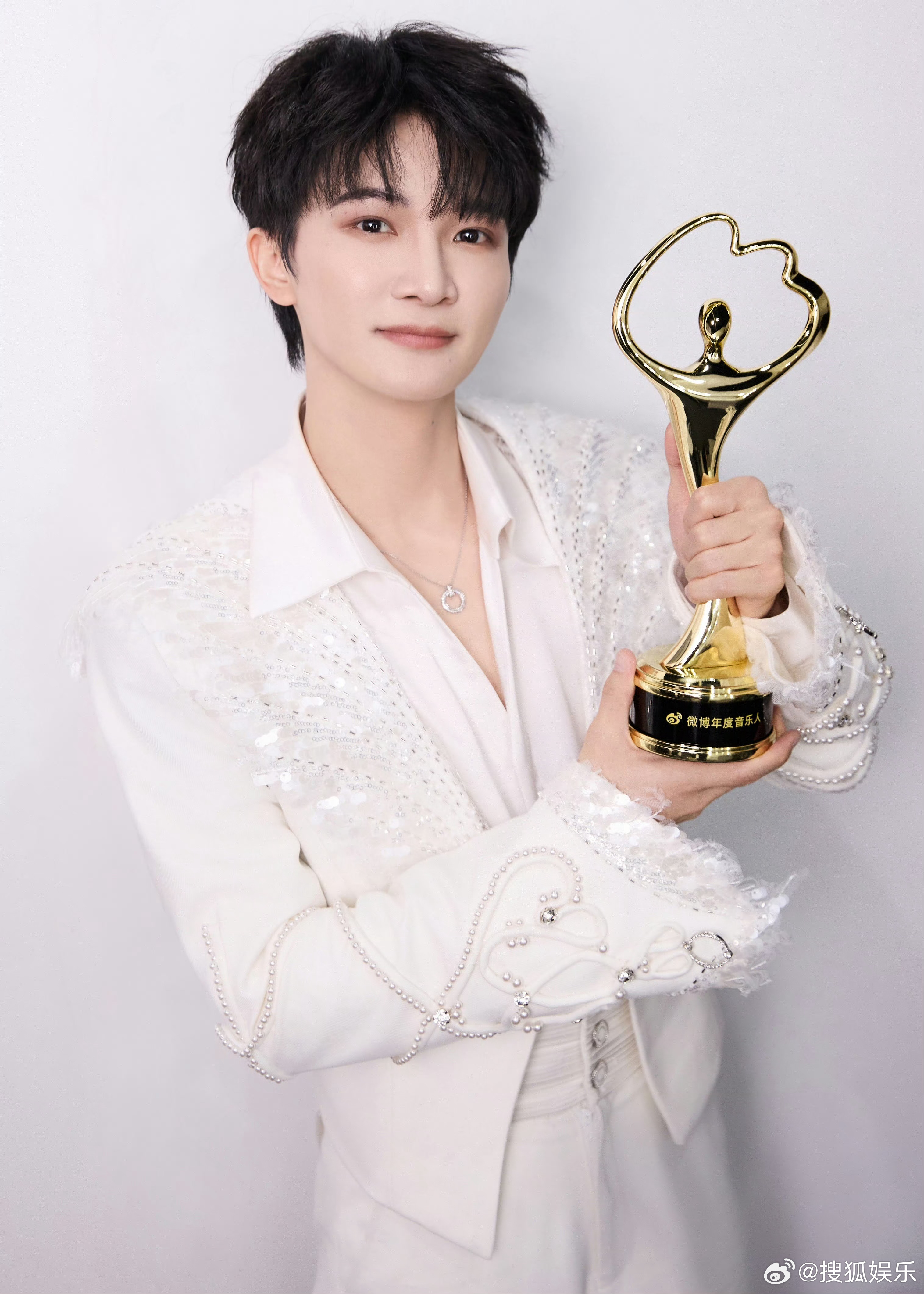 周深月鳞绮纪OST 周深后援会官宣周深献唱月鳞绮纪主题曲，期待新歌！！