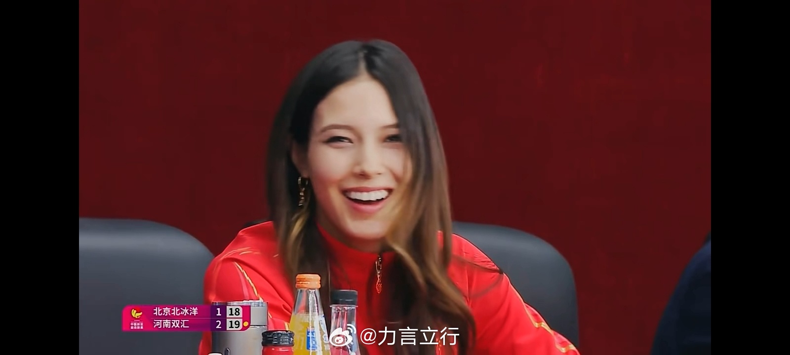 top和谷爱凌合照 今天的谷爱凌在光彩，光彩照人，期待照人的合影！谷爱凌