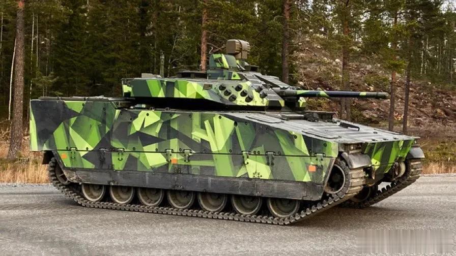 🚨乌克兰宣布将与瑞典一起生产1000辆CV90步兵战车。

明天在瑞典议会计划