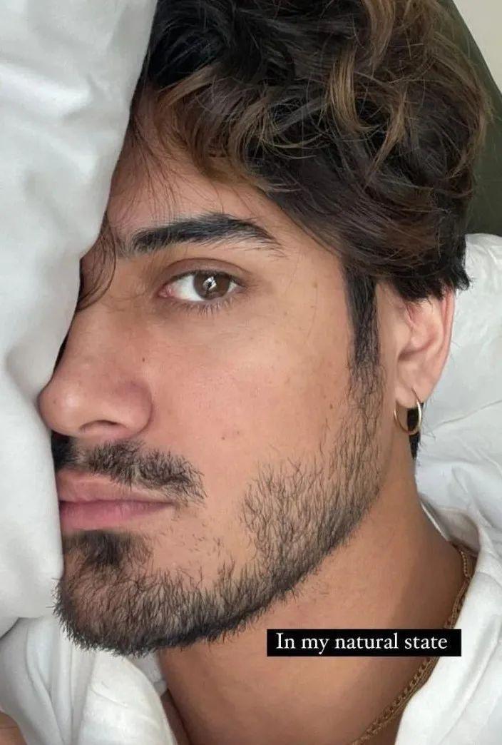 Halsey 和男友 Avan Jogia 合影，颜值好高的一对！
Avan J