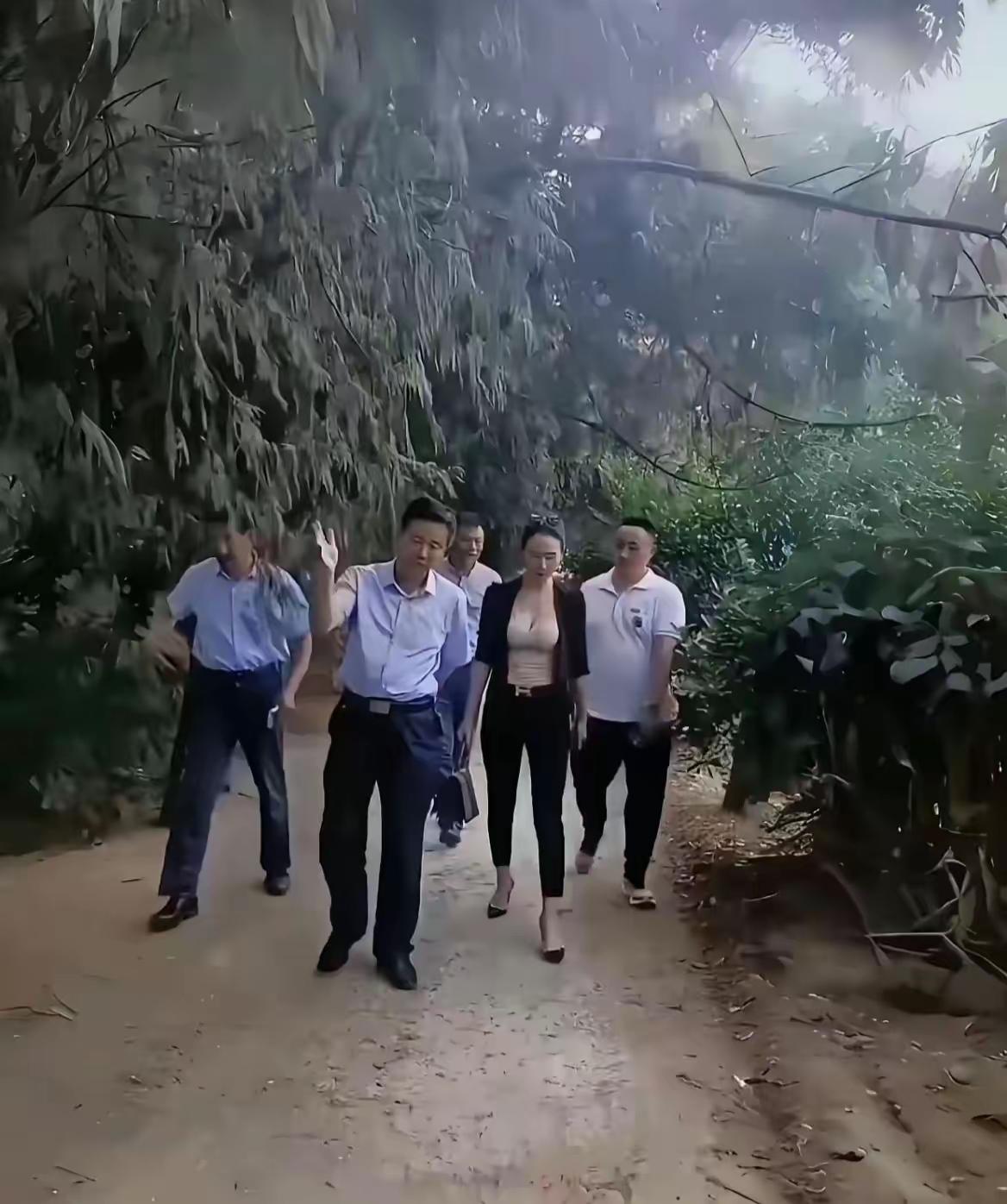 猜猜哪个是领导？一般人是看不出来的。