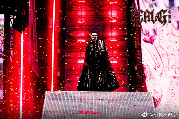 gai才想起自己是来开演唱会的看着Gai在贵阳四处游玩打卡，把当地特色美食景点体