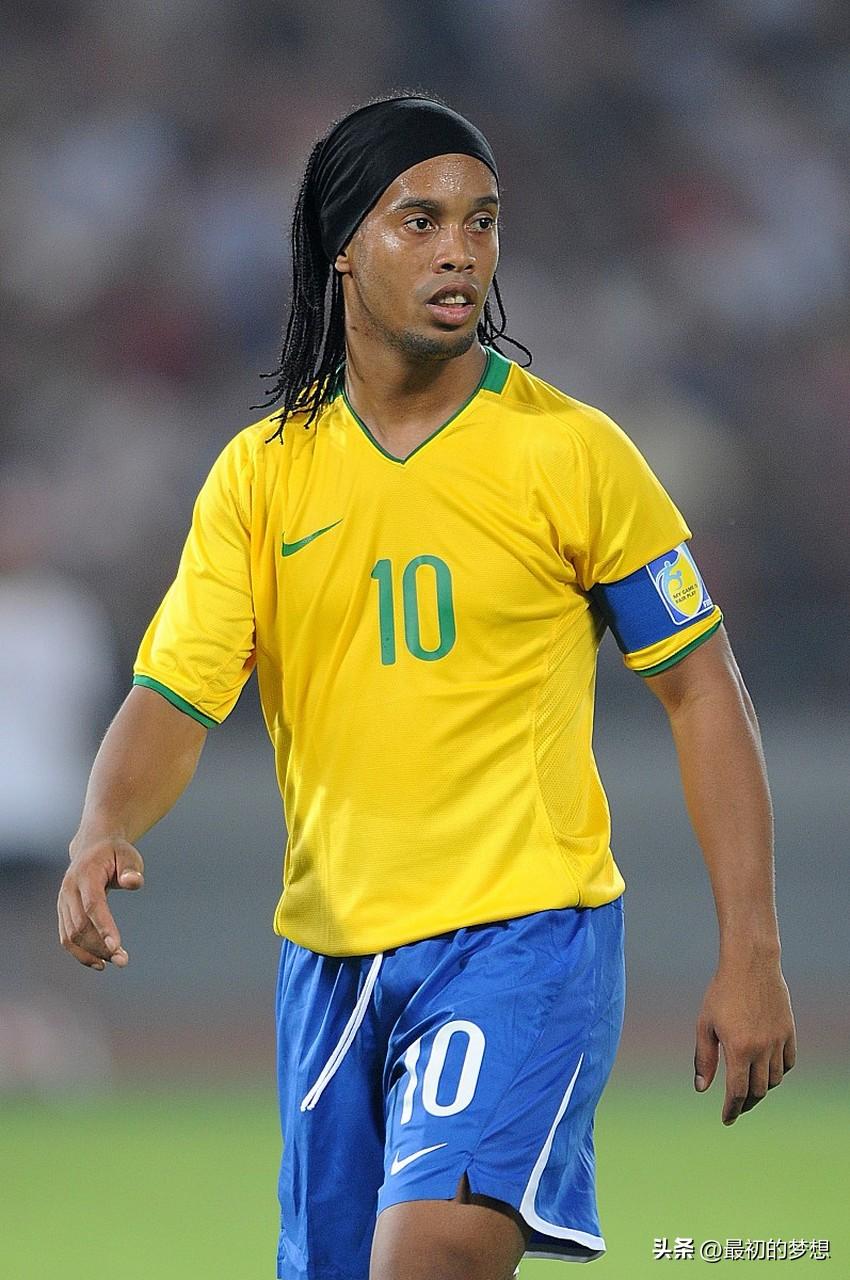 21世纪巴西足坛各位置前五！没毛病吧？

前锋：
1内马尔
2小罗
3大罗
4维