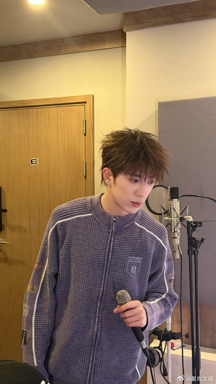 鹭卓狼尾初见雏形鹭卓男友风六宫格被鹭卓的男友风六宫格狠狠戳中！狼尾发型初见雏形，