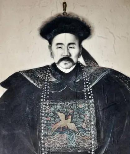 左宗棠与胡雪岩：生死之交为何见死不救？

说起晚清最著名的红顶商人，胡雪岩绝对排