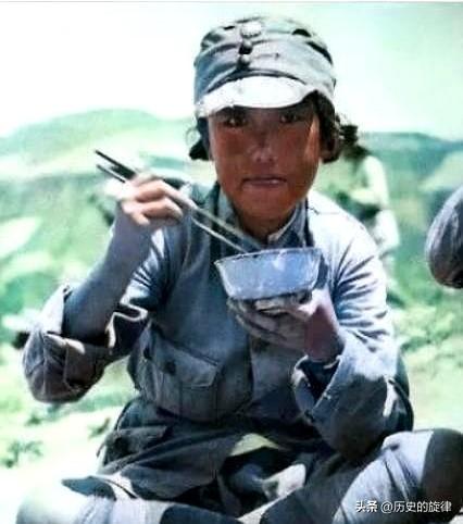 1940年，16岁八路军送情报遇狼又遇鬼子，树上闭眼等死，结局太意外
 
194