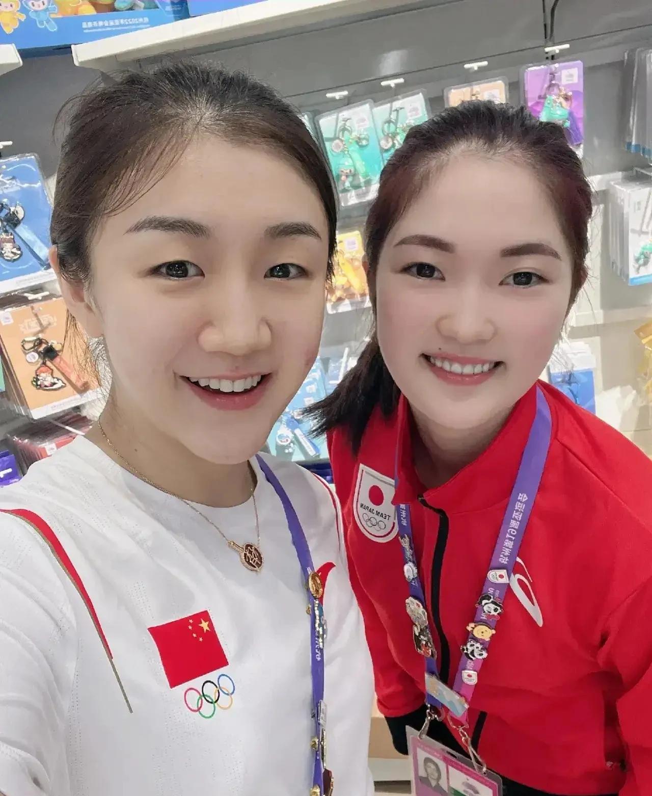 这位会说汉语的日本女孩还是很可爱的！