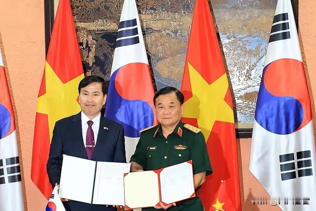 越南和韩国的祖先神话诞生于什么时候？
越南的祖先雄王，虚构人物，最早记载出现于1