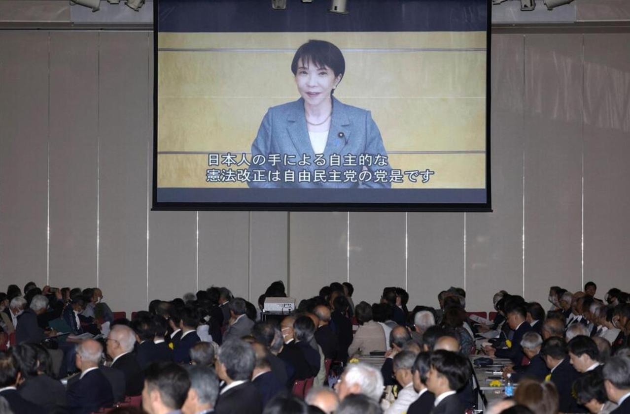【时值宪法纪念日，日本各界围绕加速修宪和反对修宪形成对立，73%受访者认为需优先
