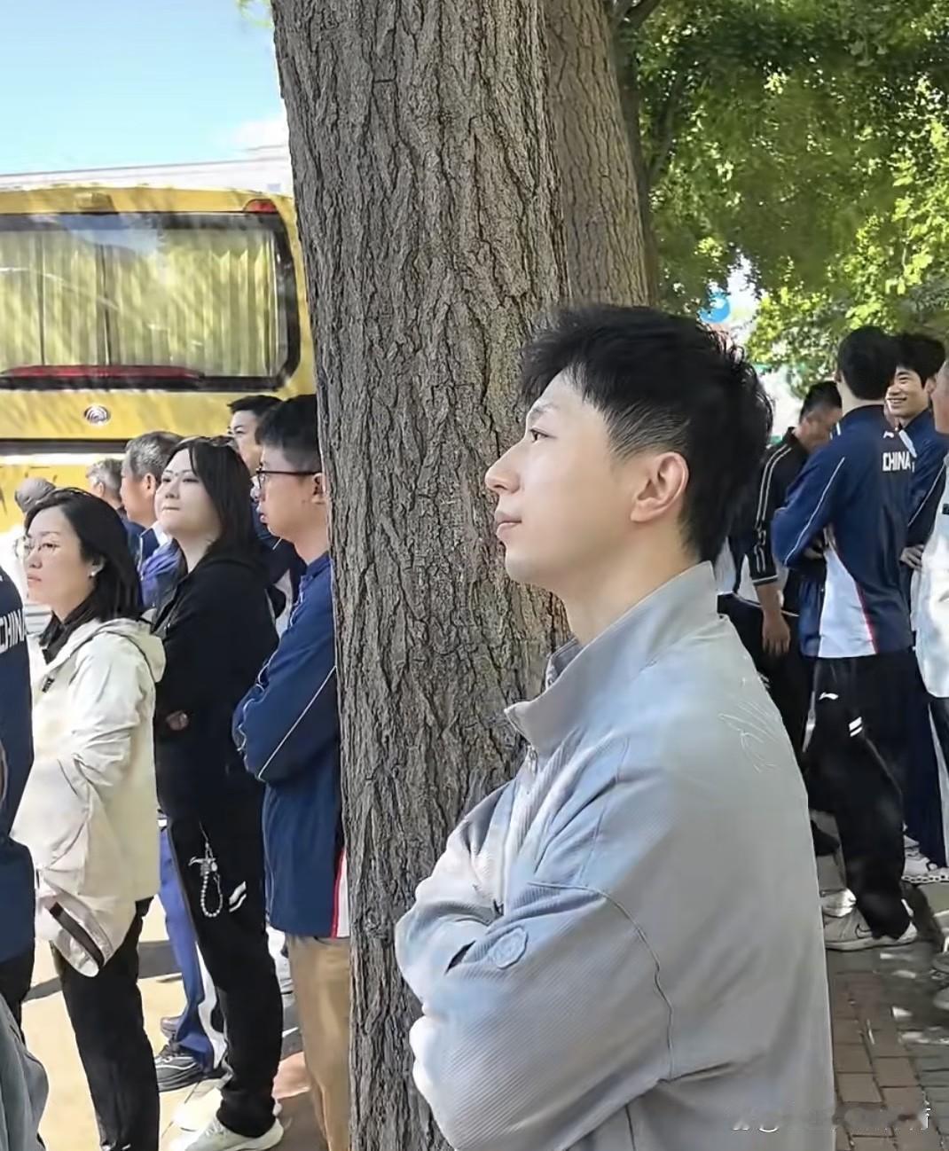 这一刻，马龙是不是很落寞
    昨天，是国乒伦敦世锦赛出征的日子，领导，教练，